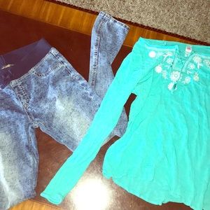 Arizona jeggings with a teal long sleeve shirt